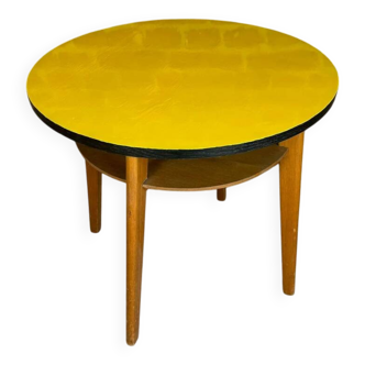 Table basse vintage avec étagère