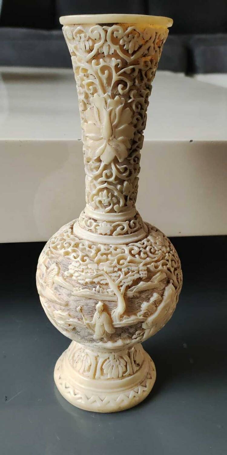 Asian-inspired ball vase. In beige cinnabar lacquer. Scenes of life decor. Arabesque and floral friezes. Height 24 cm