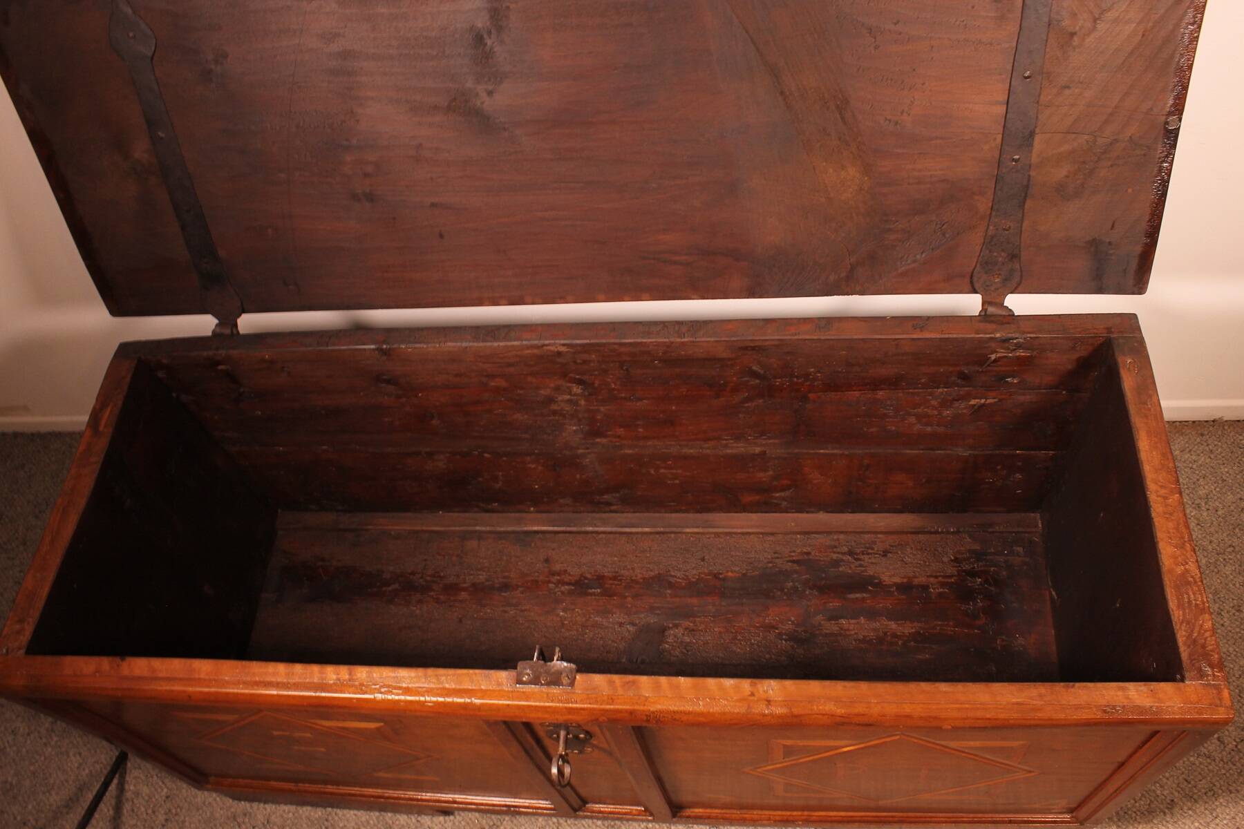 Chest dated 1624 - Haute Savoie