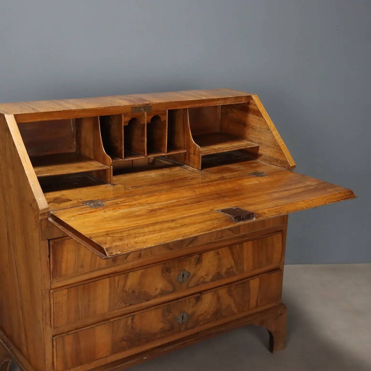 Antique walnut and walnut burl commode, poplar, Italy, 18th century.