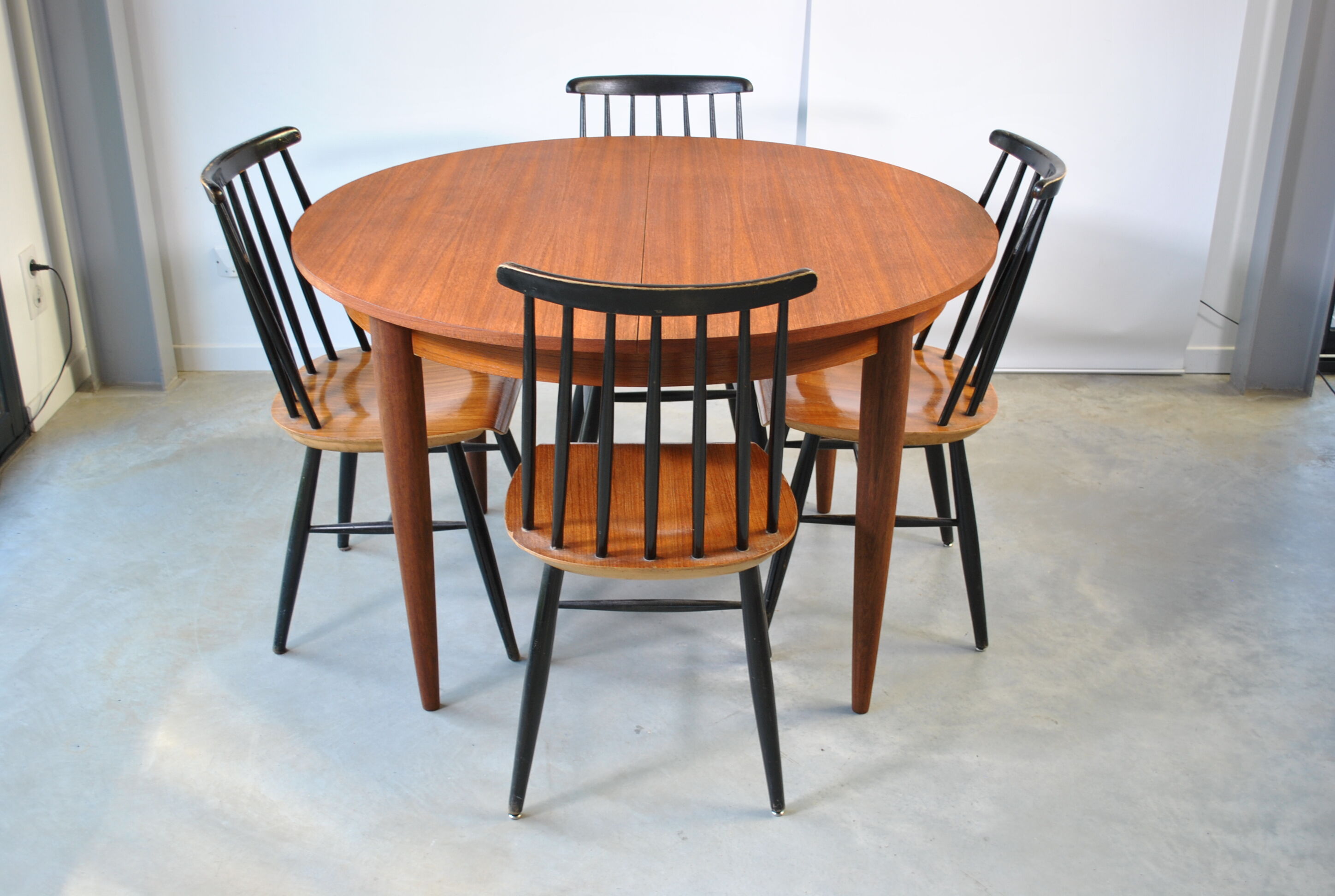 Table repas extensible en teck 1970