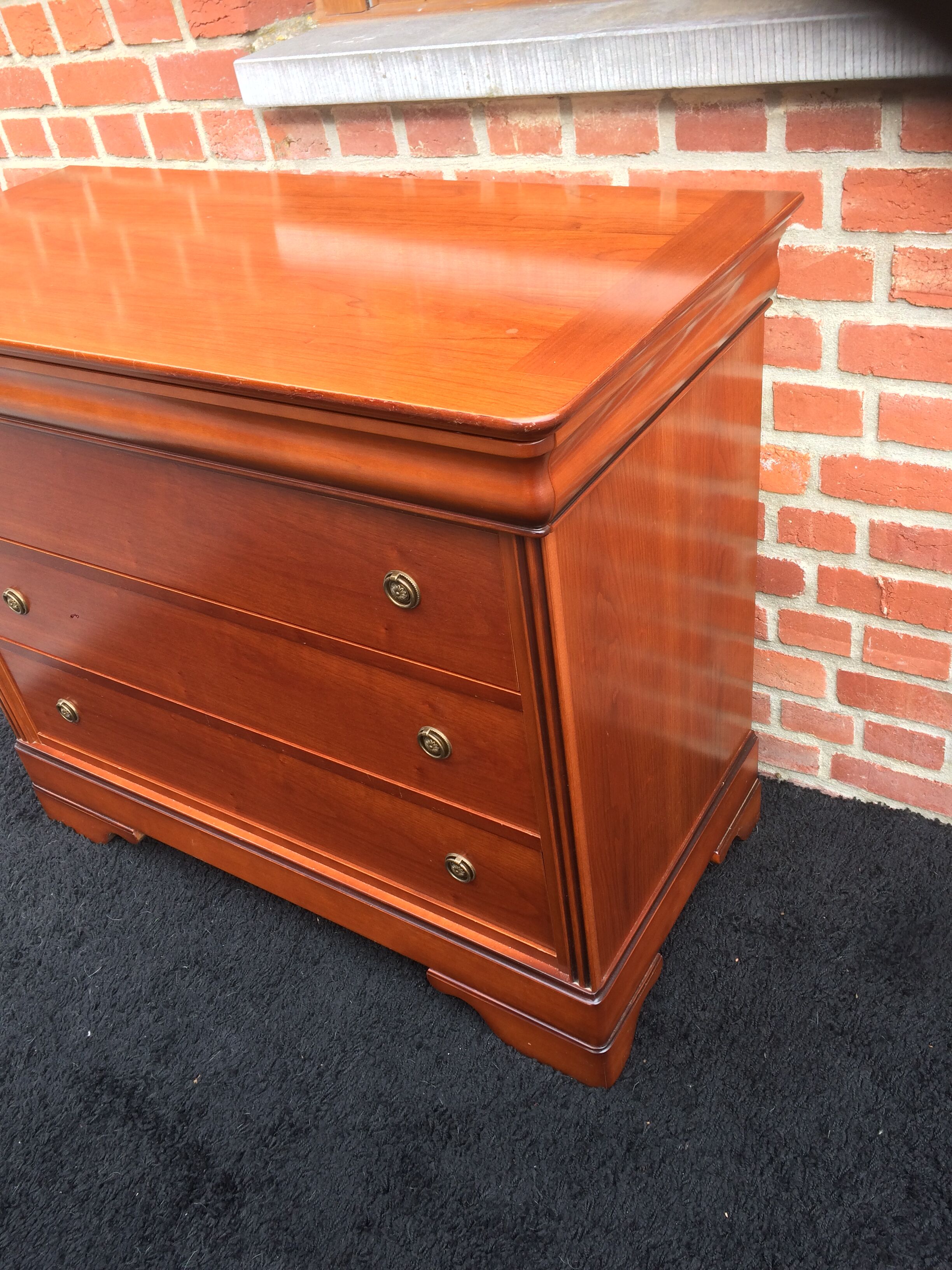 Commode à tiroir secret