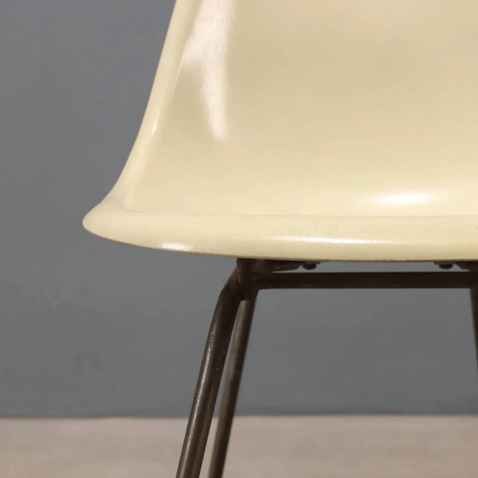 Herman Miller DSS chair vintage design by Charles & Ray Eames 1960s