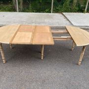 Table à manger ronde volets extensible Louis Philippe décapée en chêne brut