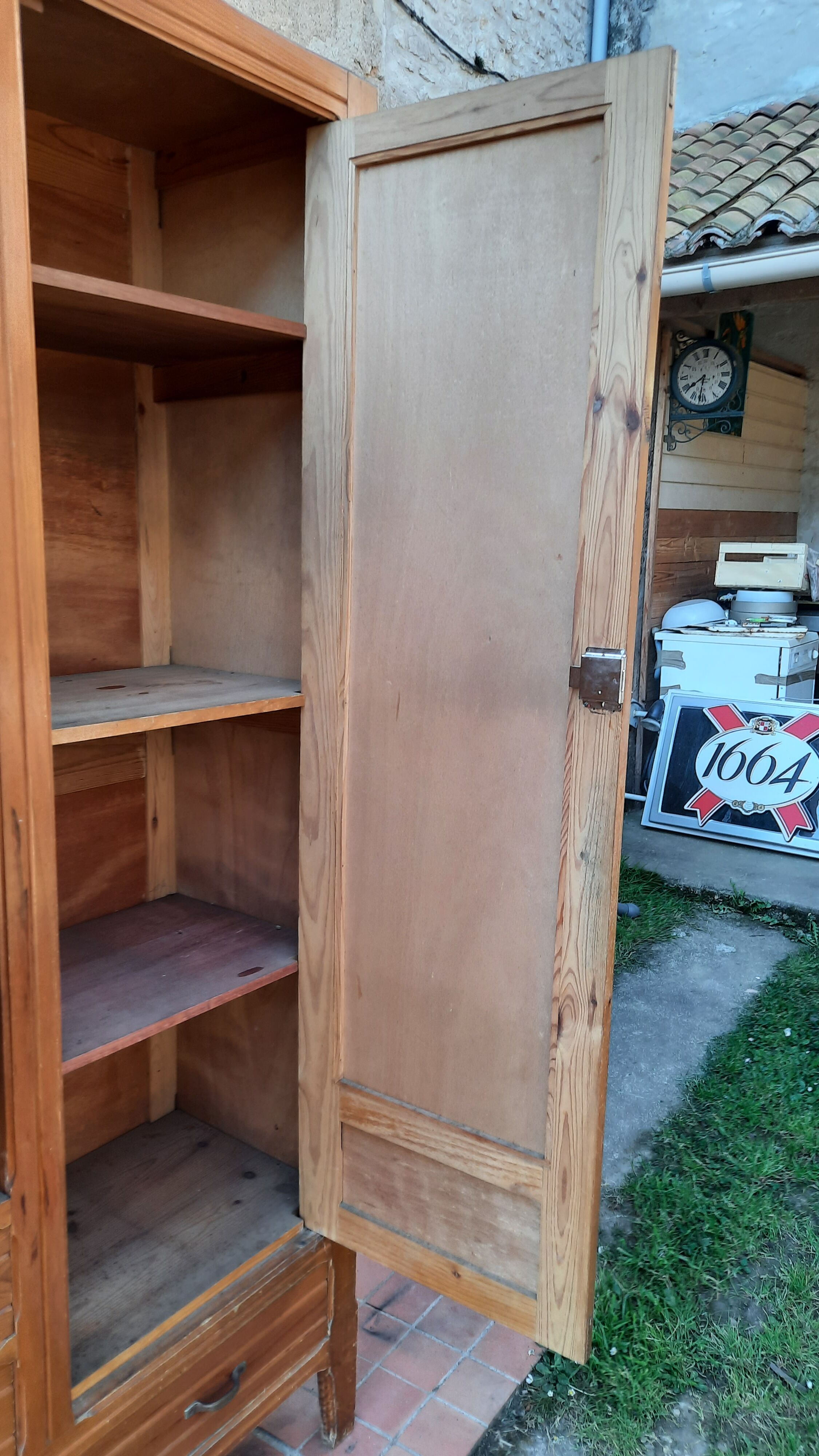 Armoire parisienne