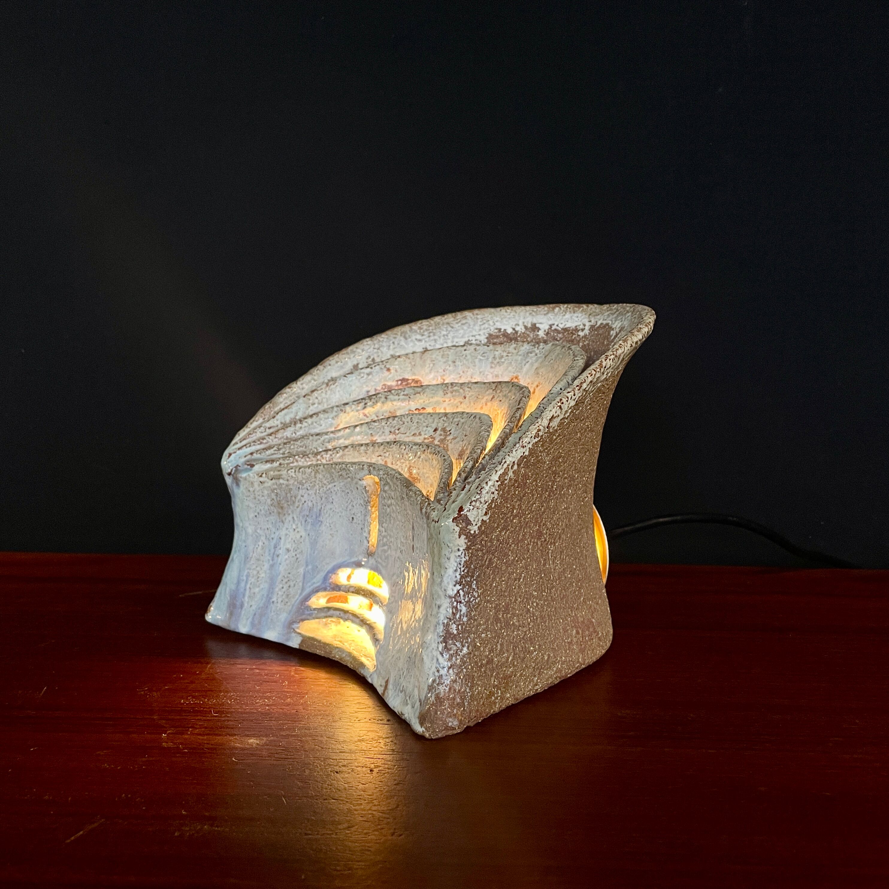 Decorative ceramic lamp