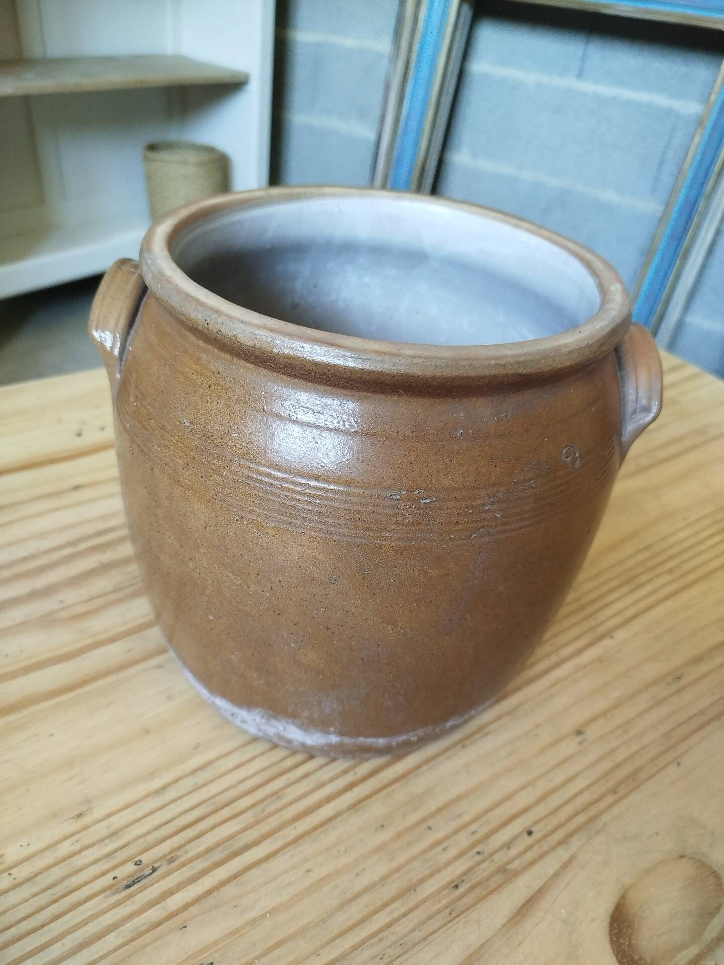 Grease pot