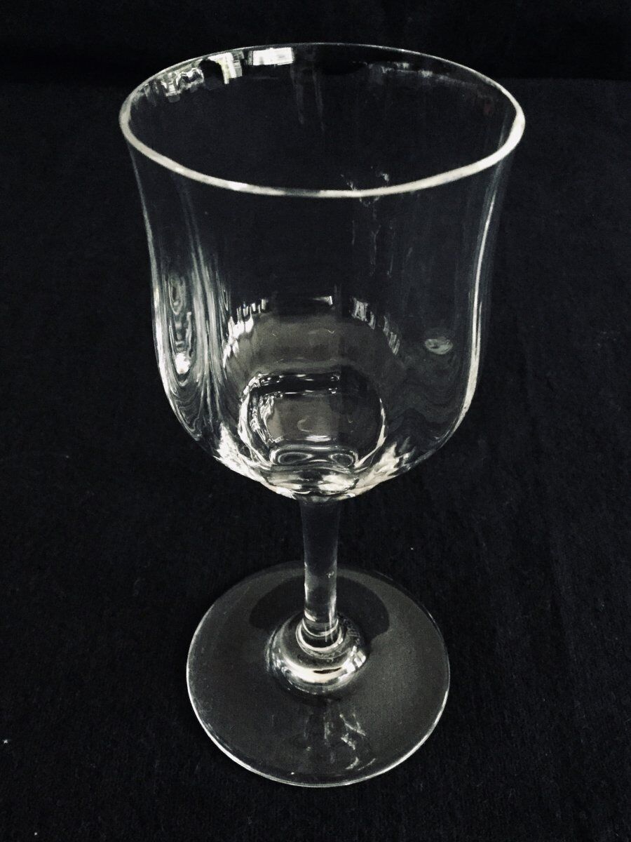 Set of 8 white wine glasses in Baccarat crystal model Capri