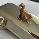 Beurrier vintage en métal argenté avec canard doré