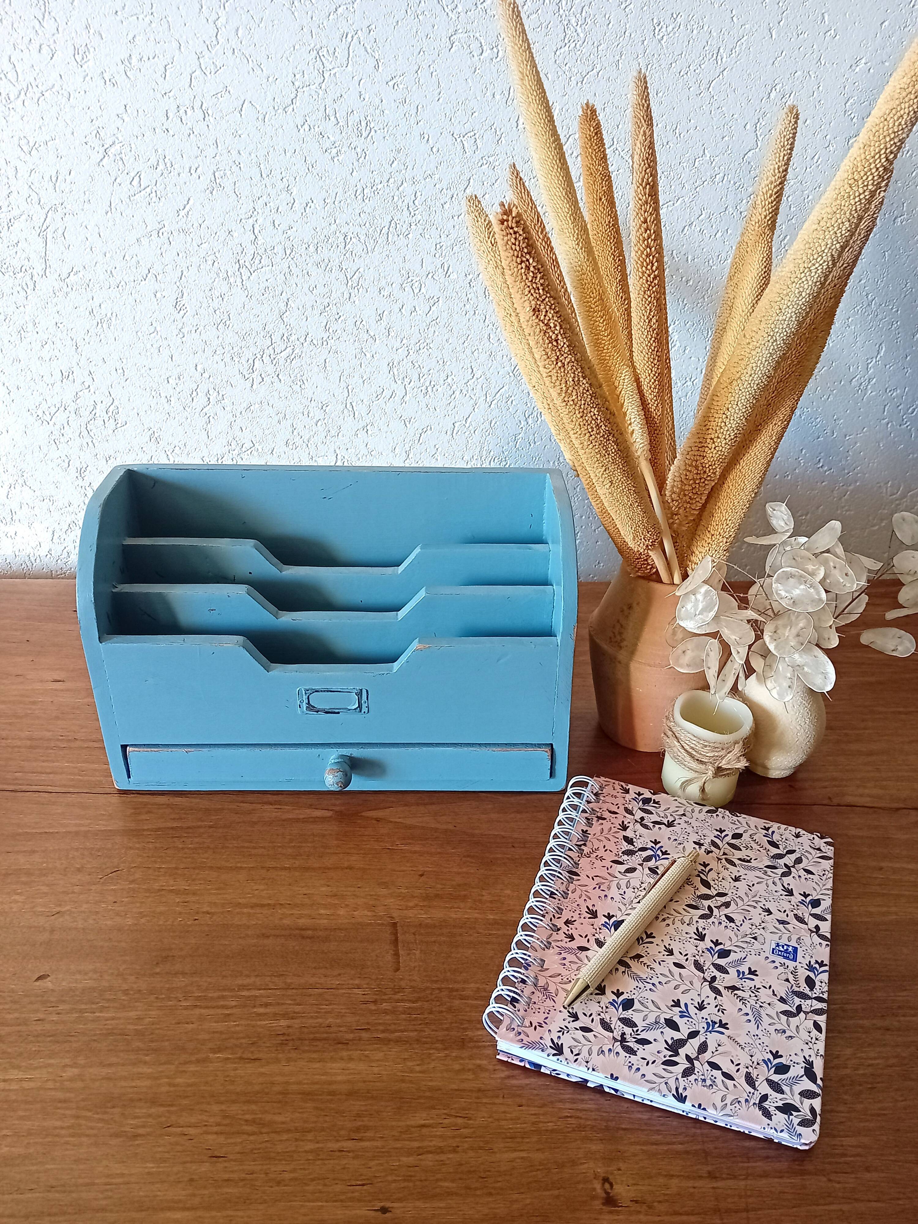 Desk organizer
