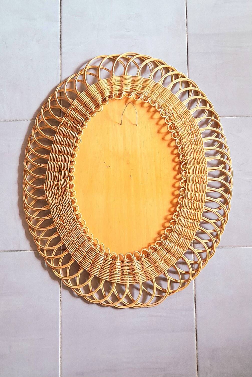 Miroir ovale en rotin 1960
