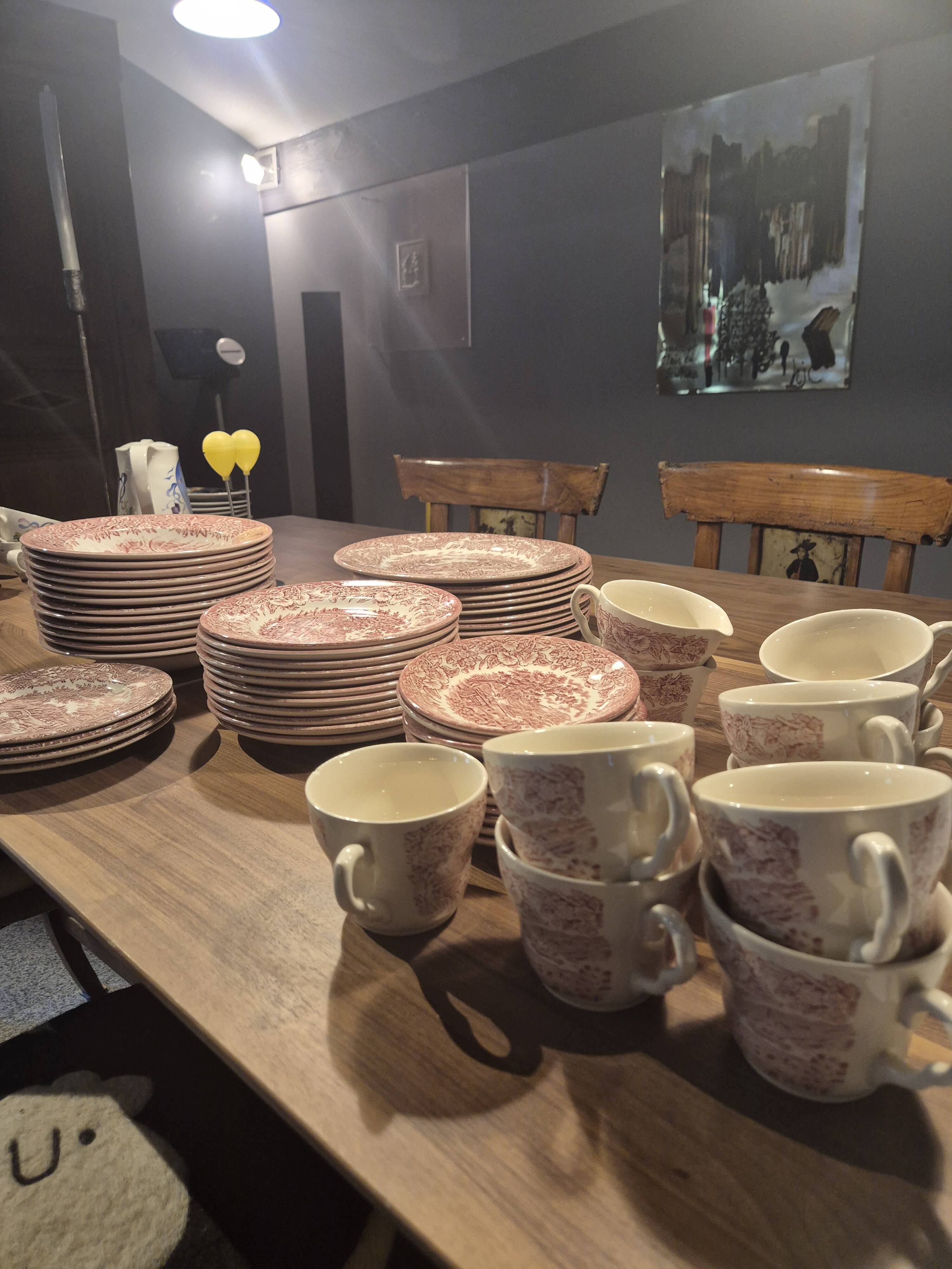 Important Porcelain Service EIT England