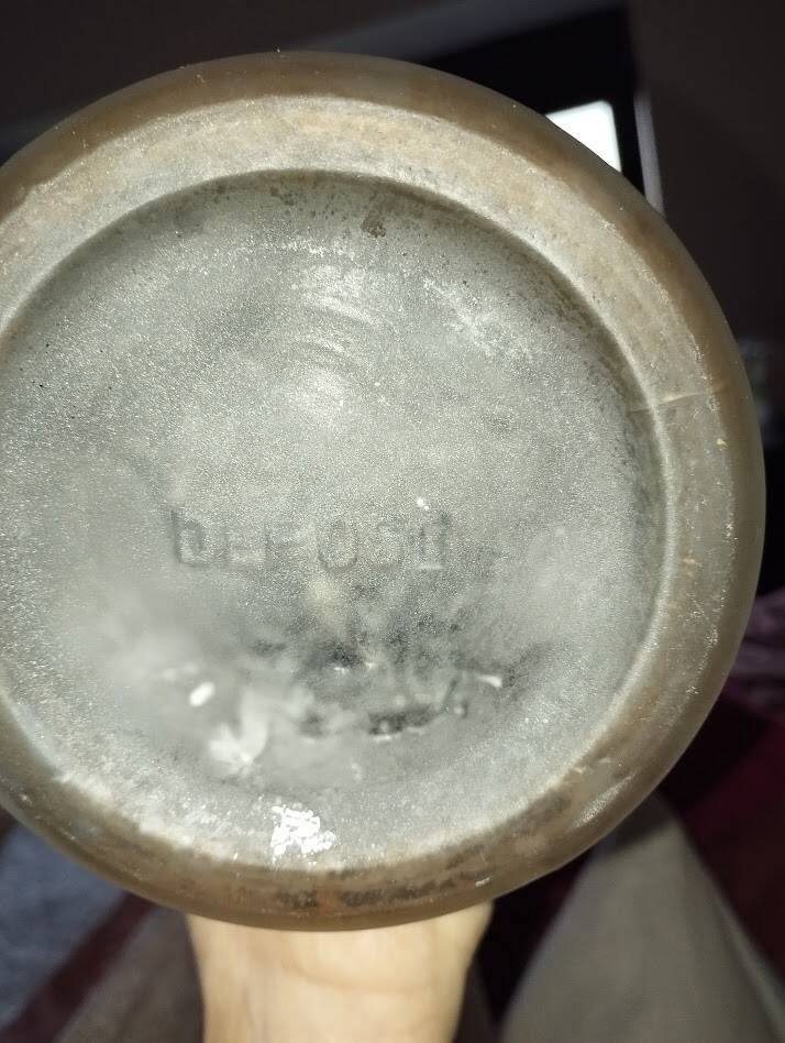 Vase Art nouveau en verre gravé à l’acide, décor vigne, signé Prios