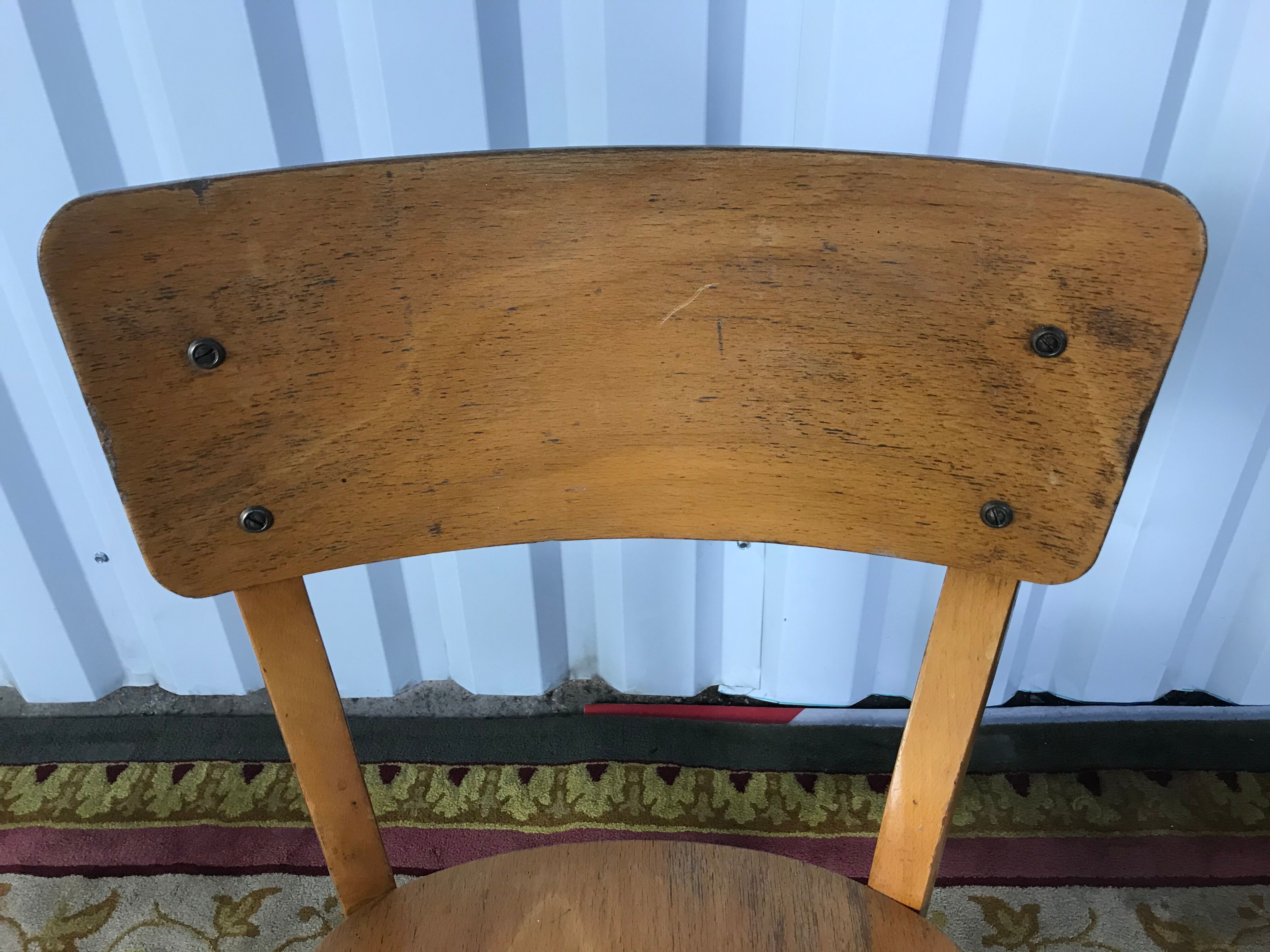Suite de 12 chaises bistrot année 1950