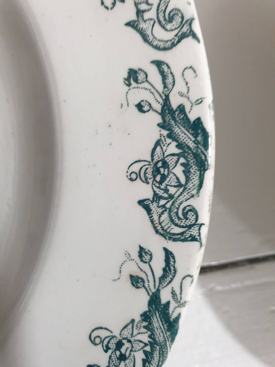 8 Saint Amand des Eaux soup plates