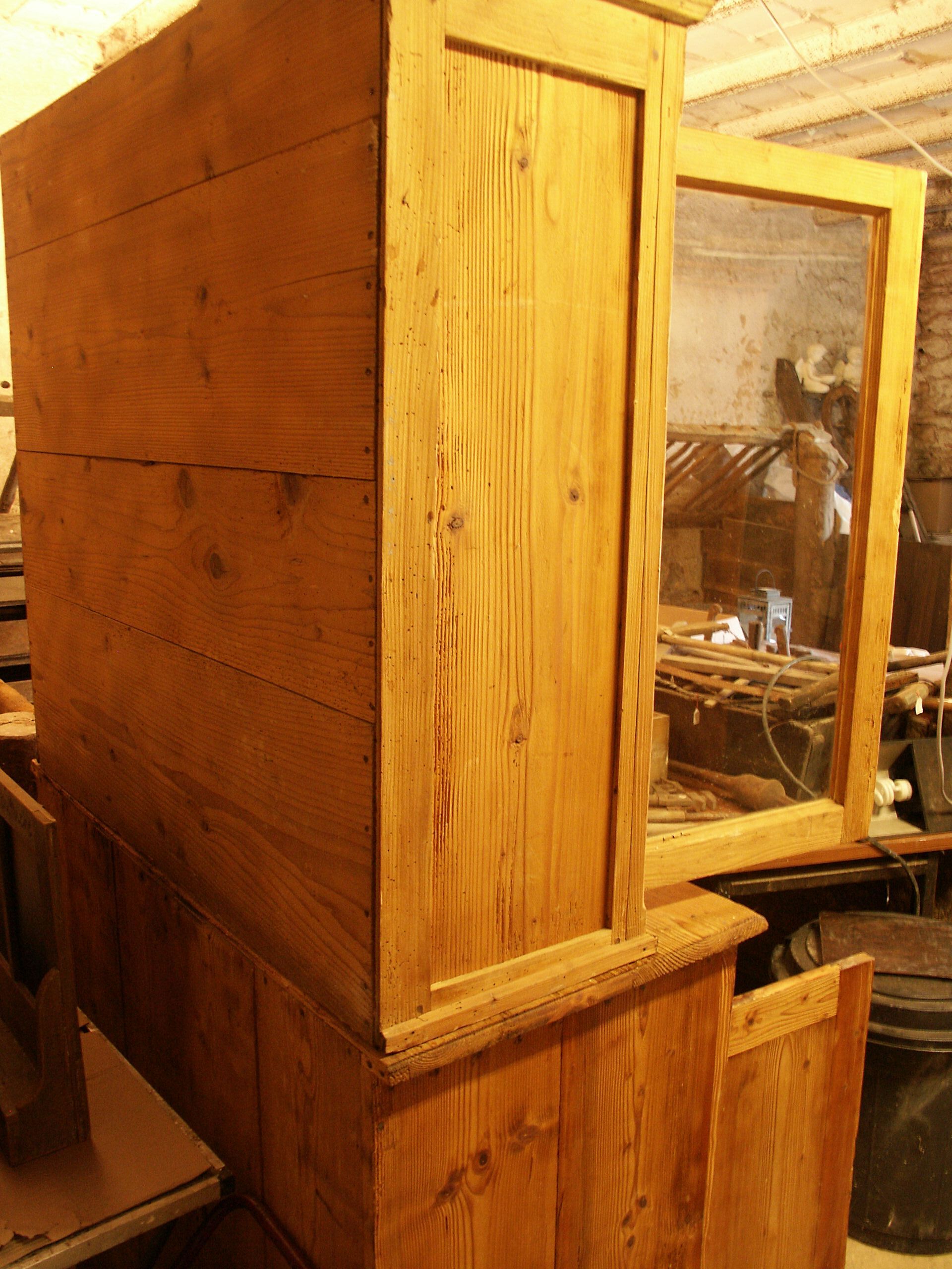 Buffet 2 pine bodies