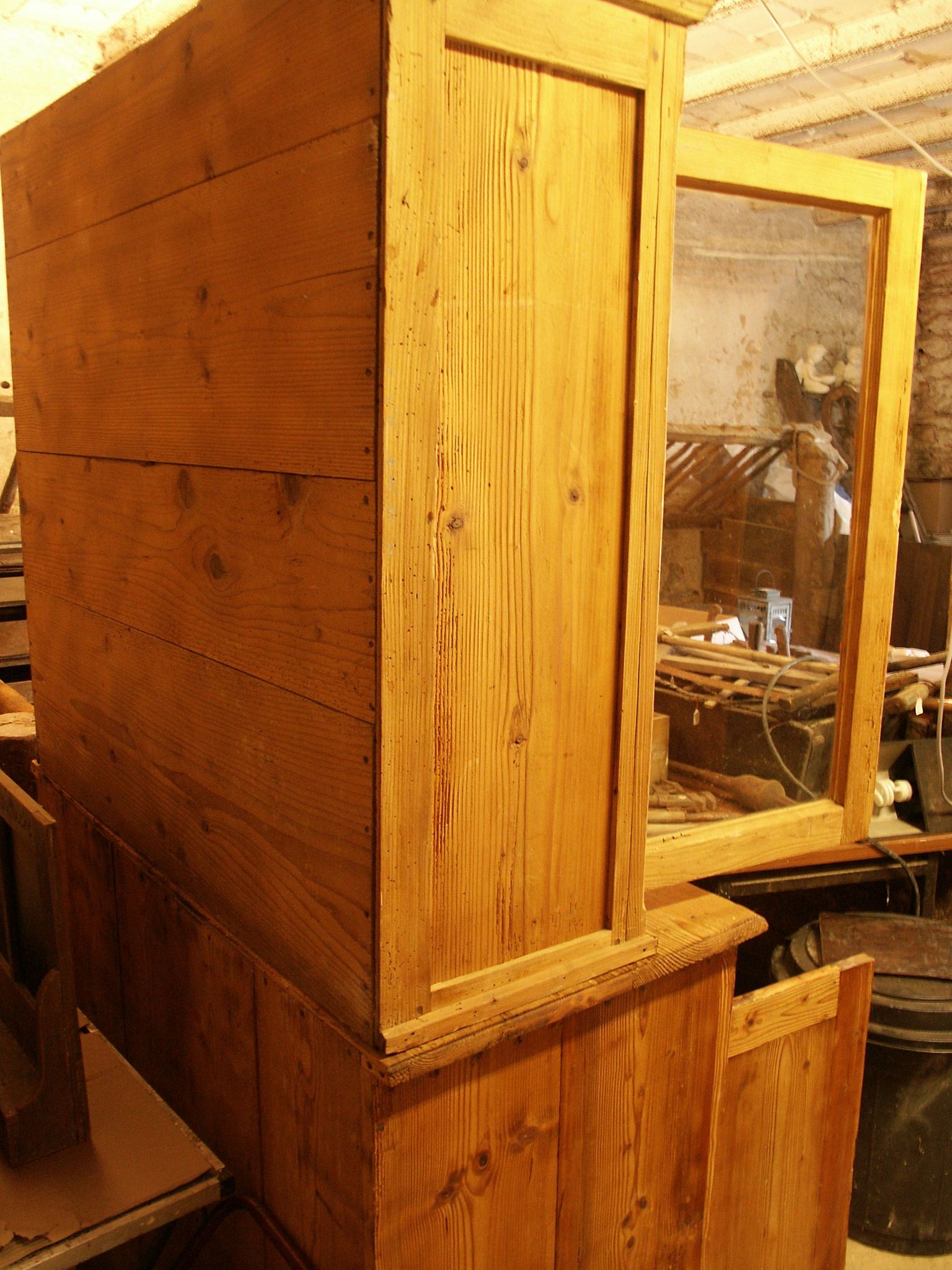 Buffet with 2 pine bodies