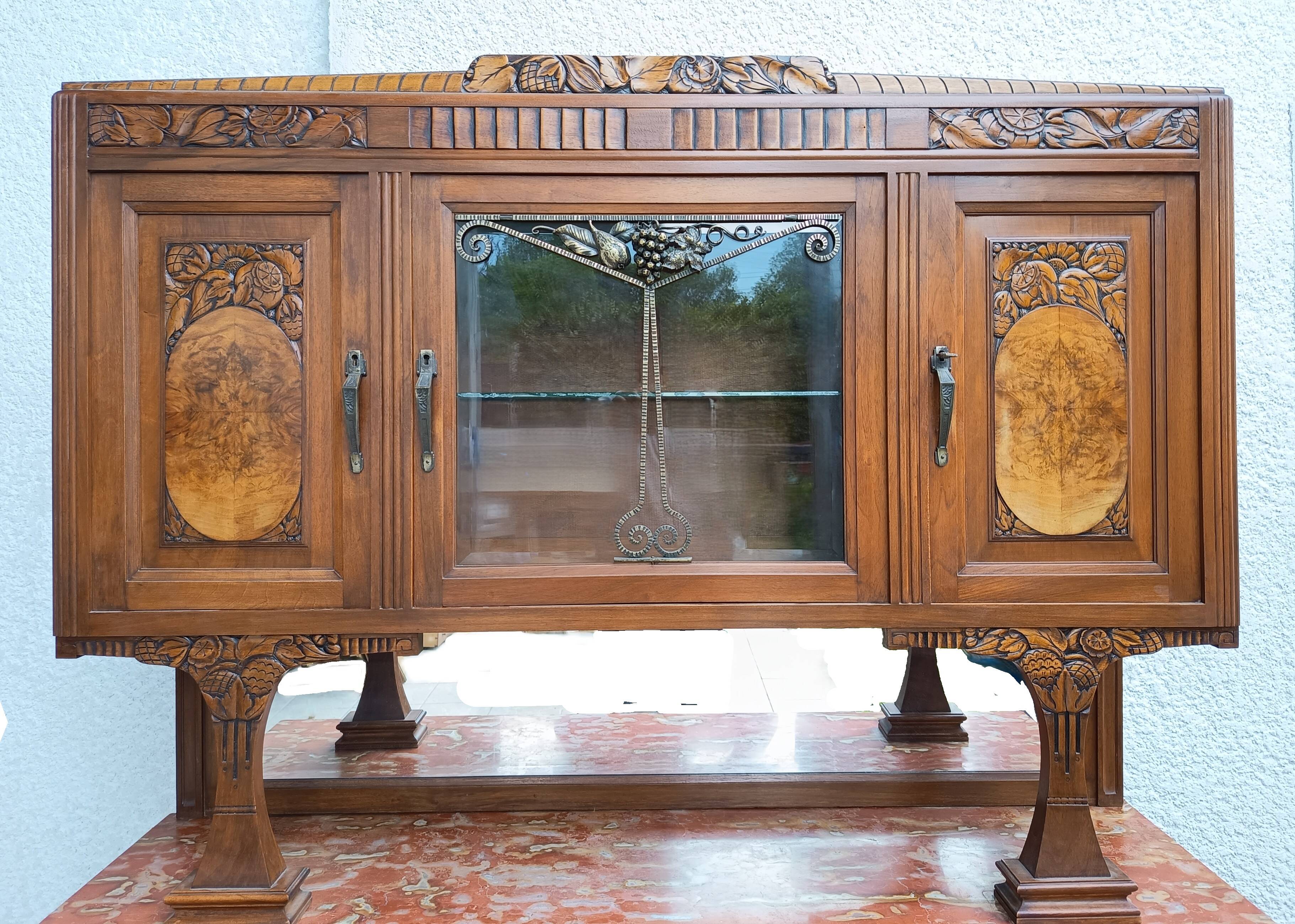 Buffet époque Art Déco en ronce de noyer