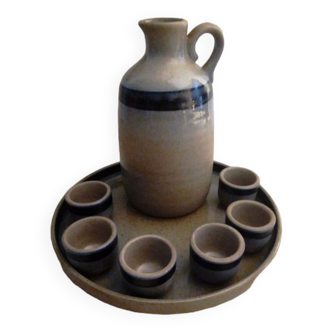 Liquor service in stoneware