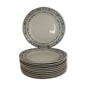 11 assiettes à dessert