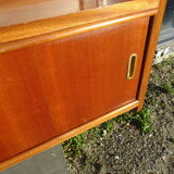 Cozy shelf 50s sliding doors