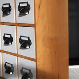 Small storage unit with drawers