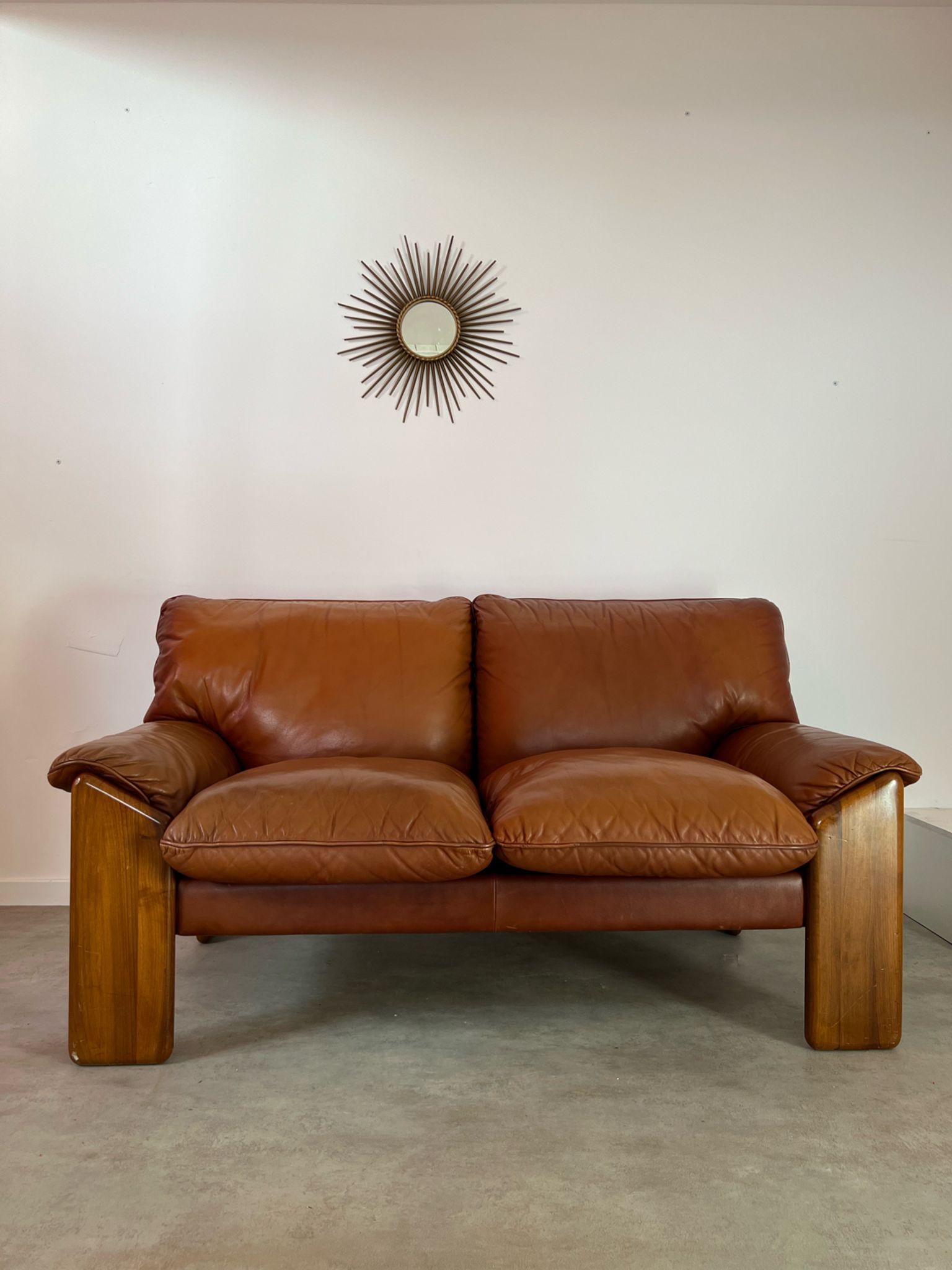 Old 2-seater leather and walnut sofa design 70s Mobil Girgi Mario Marenco vintage Italy