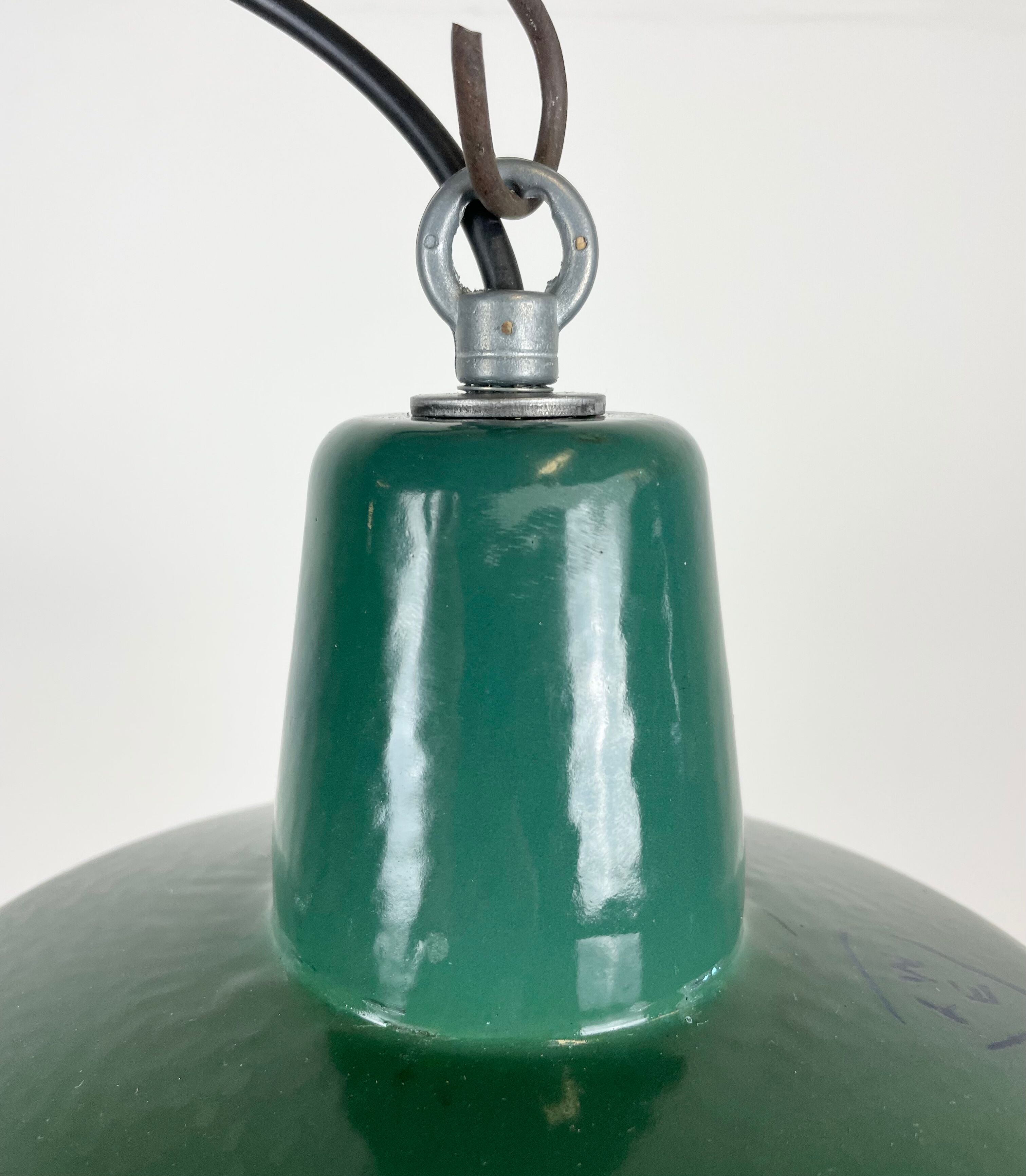 Industrial green enamel pendant lamp, 1960s