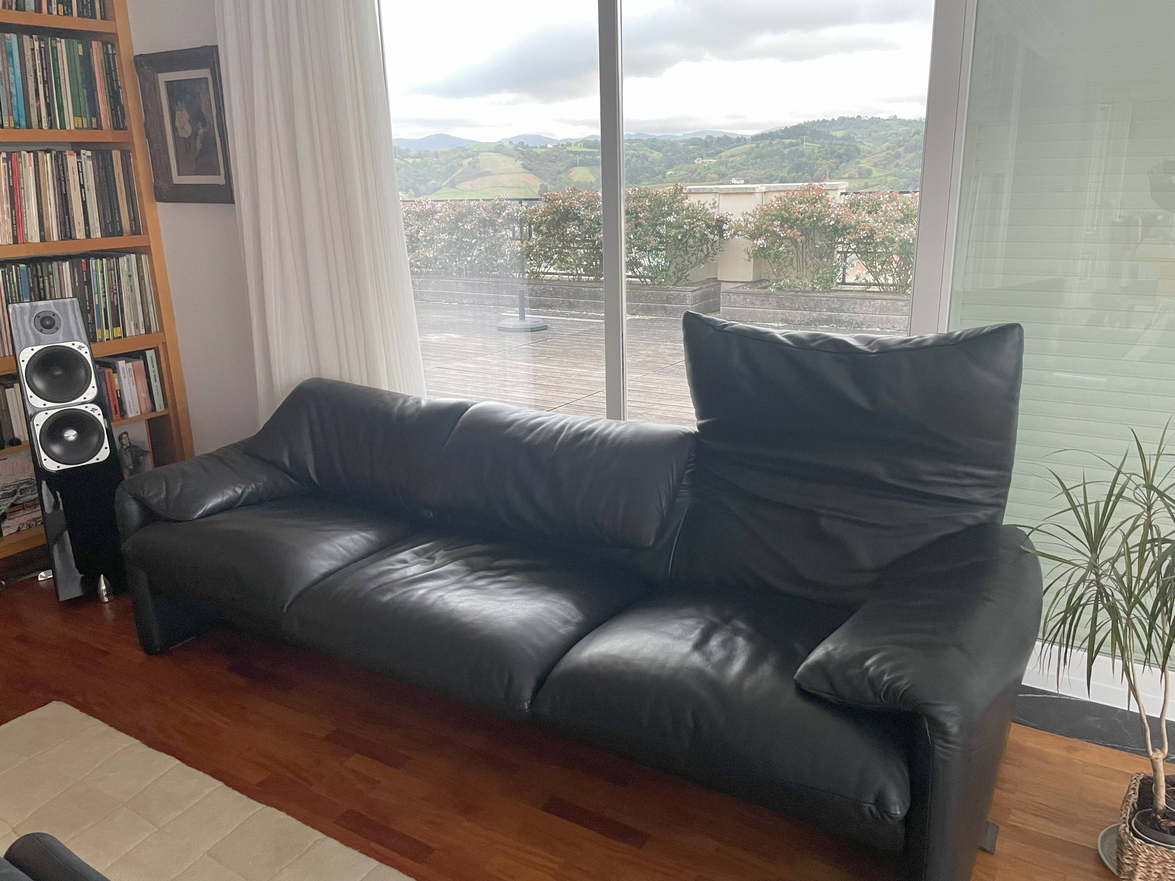 Canapé Maralunga Cassina en cuir noir
