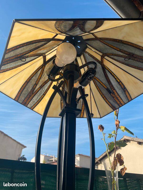 5913 table lamp with brown glass shade Tiffany type