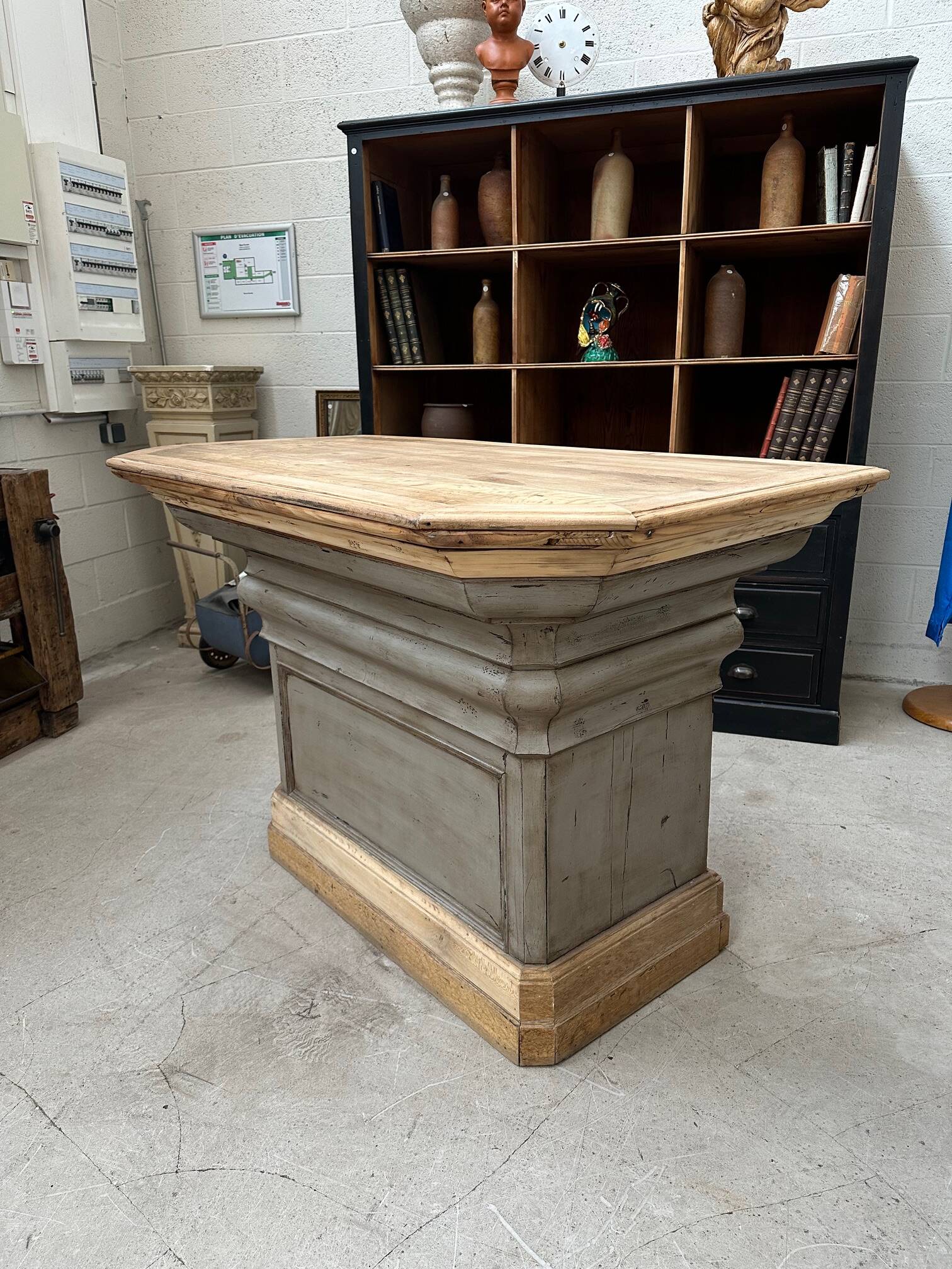 Early 20th century counter