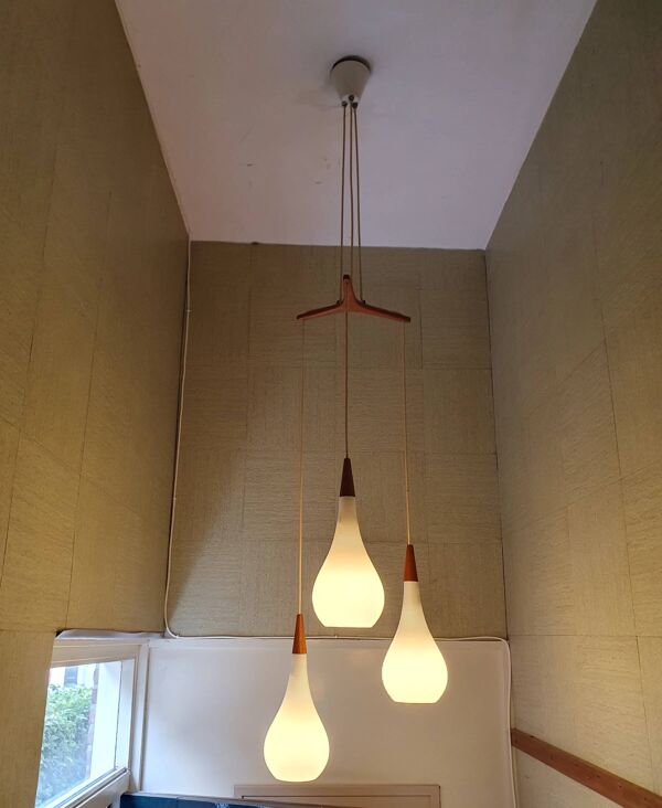Holmegaard - Michael Bang - lampe à pendentif triangle Raindrop - blanc opale - teck - lampe à pendentif de style mid-century