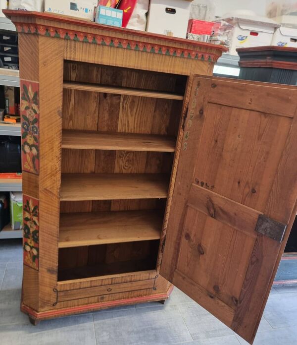 Armoire Alsacienne peinte à la main
