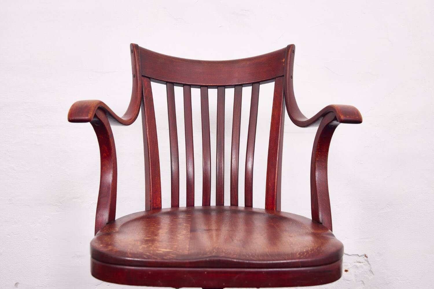 Chaise de bureau Capua d'Adolf Loos – N° 669 – Hêtre, teinte acajou – 1923