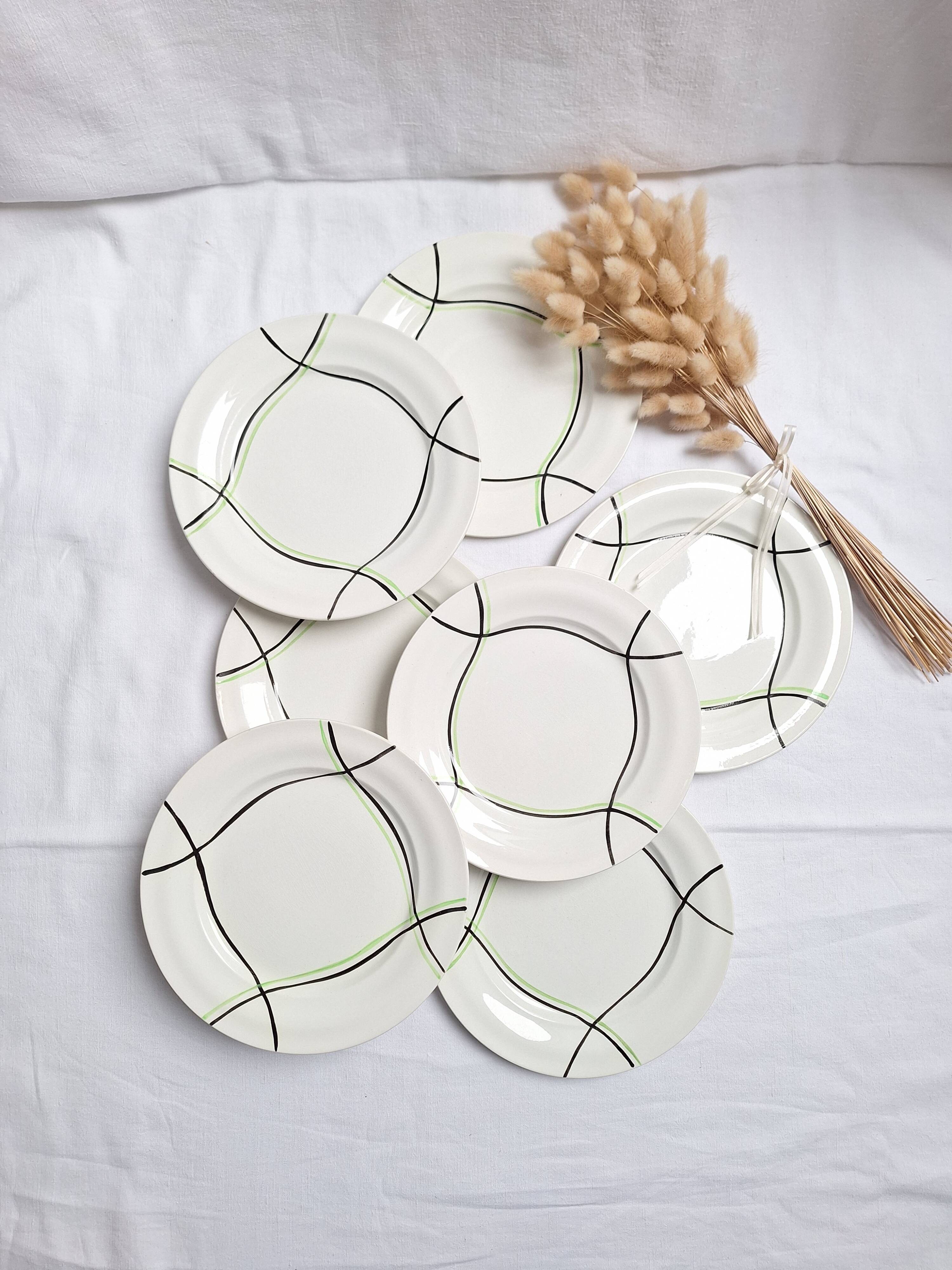Flat plates St Amand model Bayonne white, green and black.