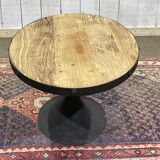 Oval coffee table in oak with steel base