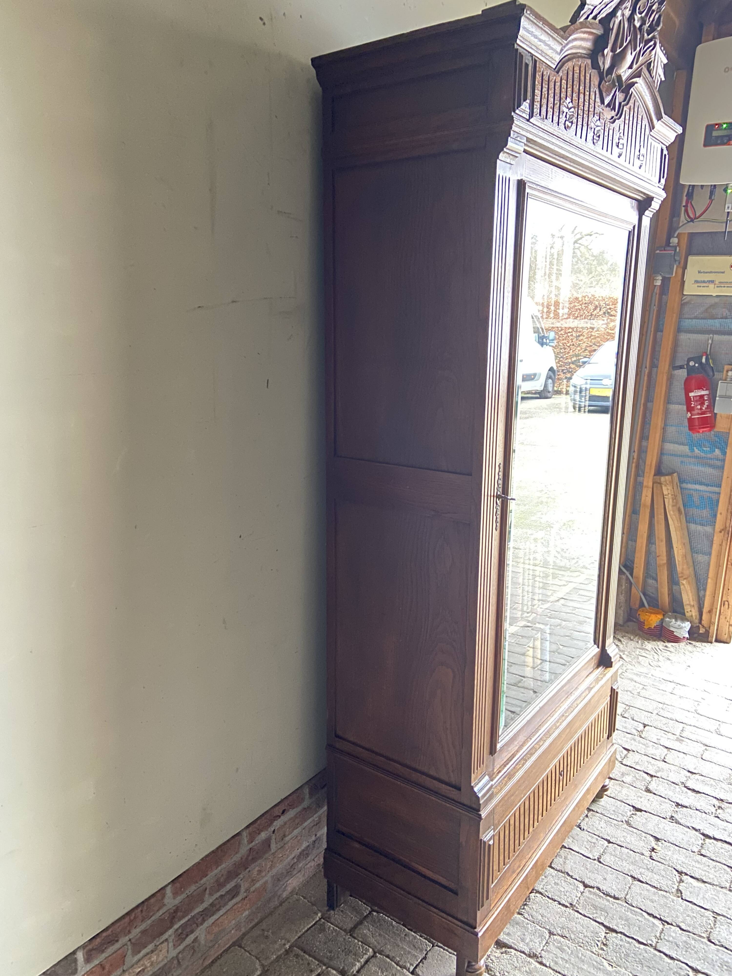 Antieke eiken houten boekenkast, vitrinekast, winkelkast, servieskast.