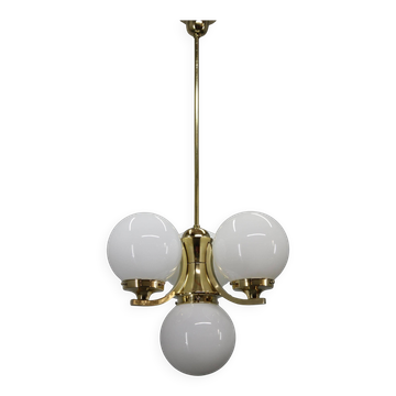 Chandelier en laiton Art Déco avec verre opalin, Tchécoslovaquie, années 1930