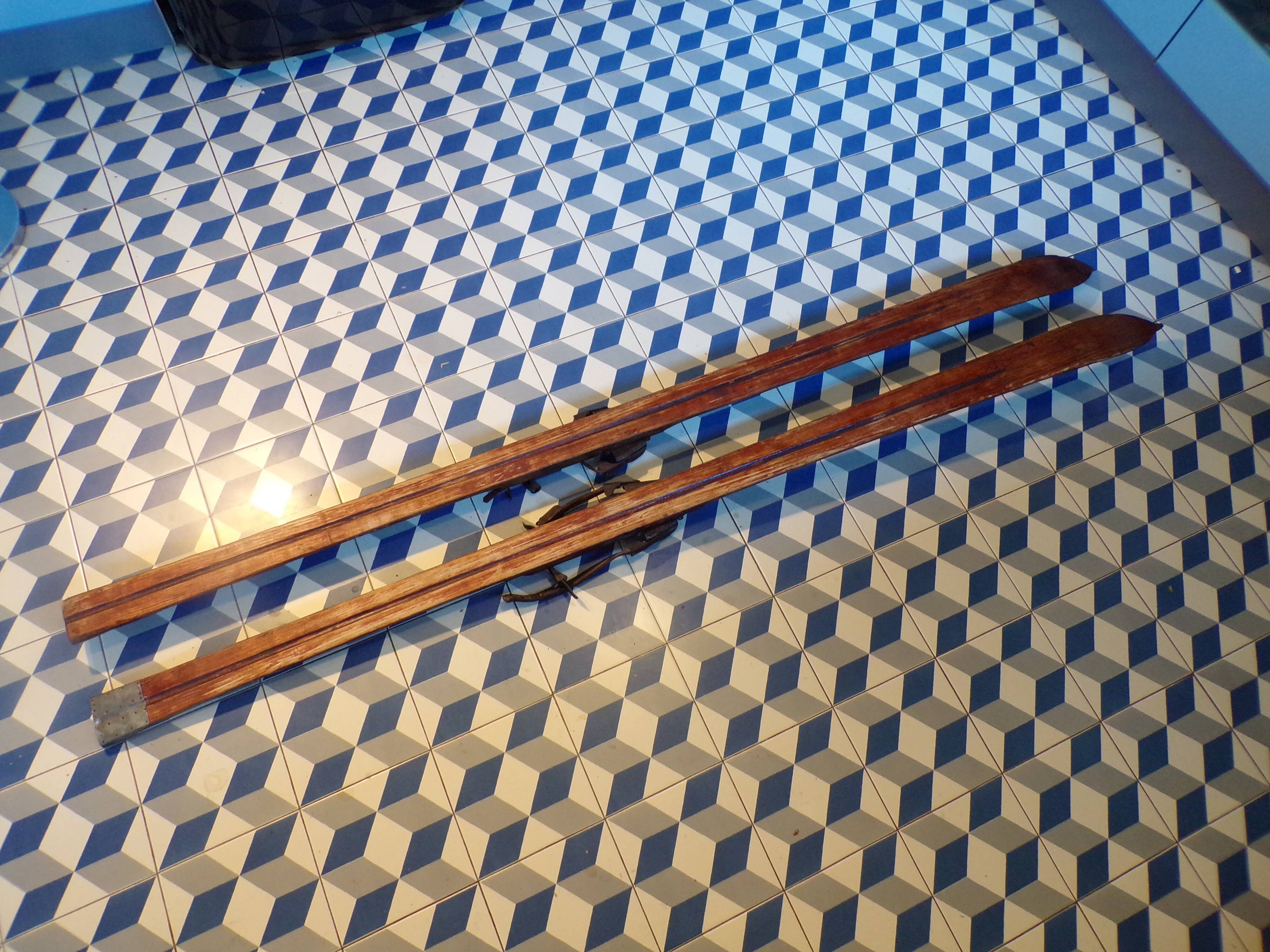 Paire d eskis vintage en bois L=198cm