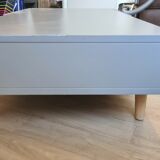 Table basse grise, 2 tiroirs, 1 espace ouvert artic