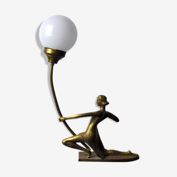 Lampe "Femme à l'arc" laiton et opaline France midcentury