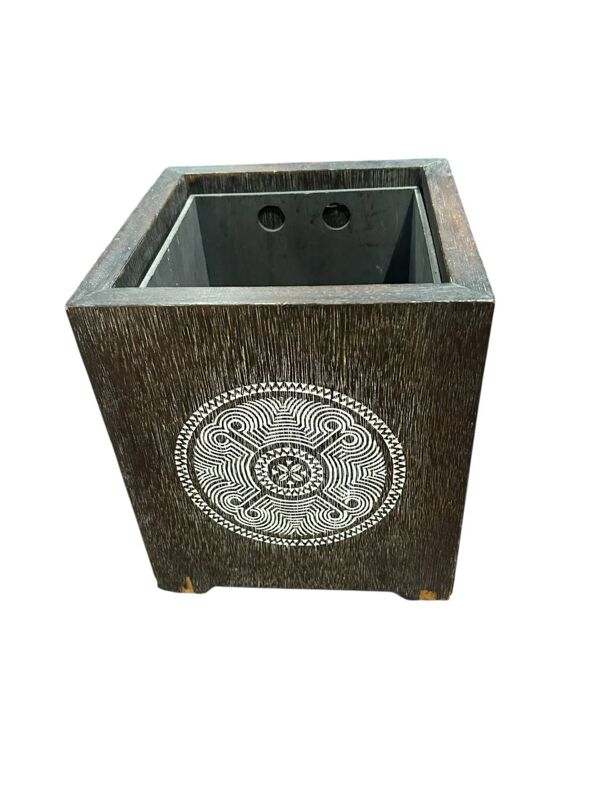 Ensemble de meubles africanistes – Bois sculpté et incrustations décor