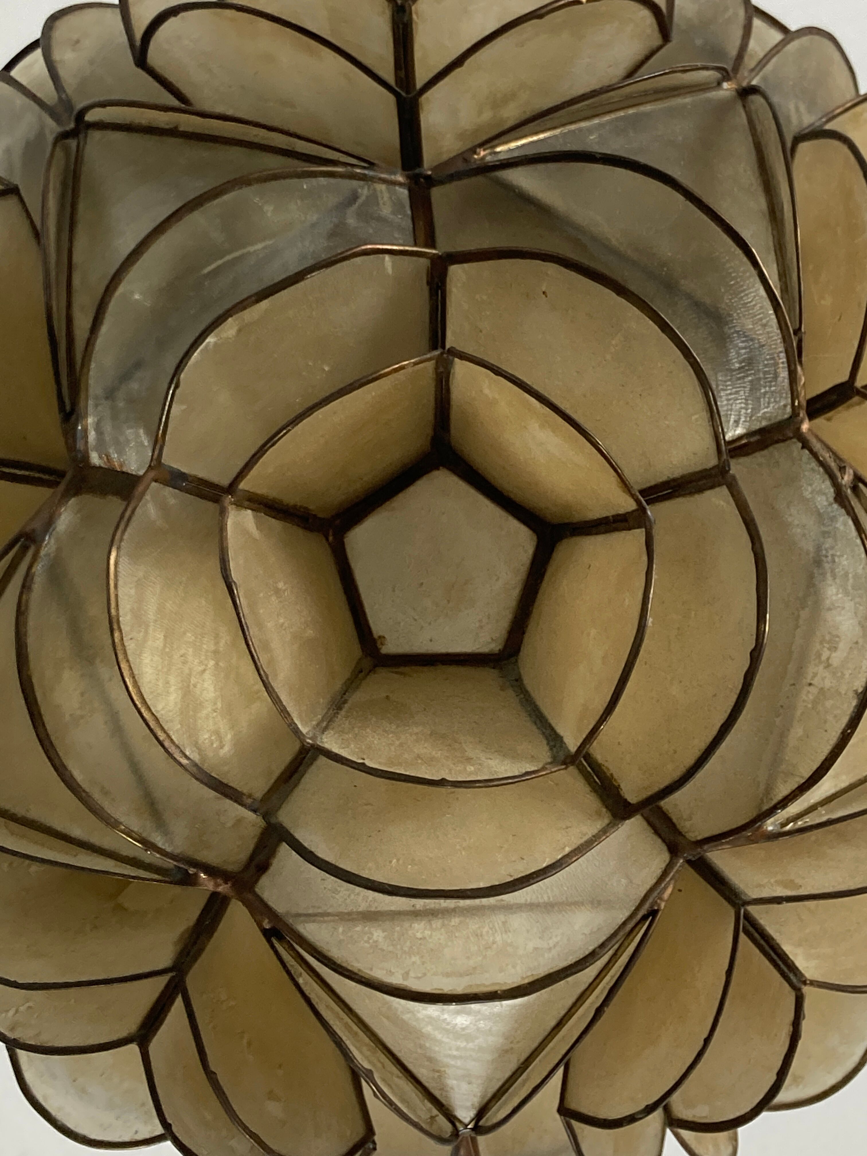 Suspension fleur Capiz « nacre », Allemagne 1960 par Rausch
