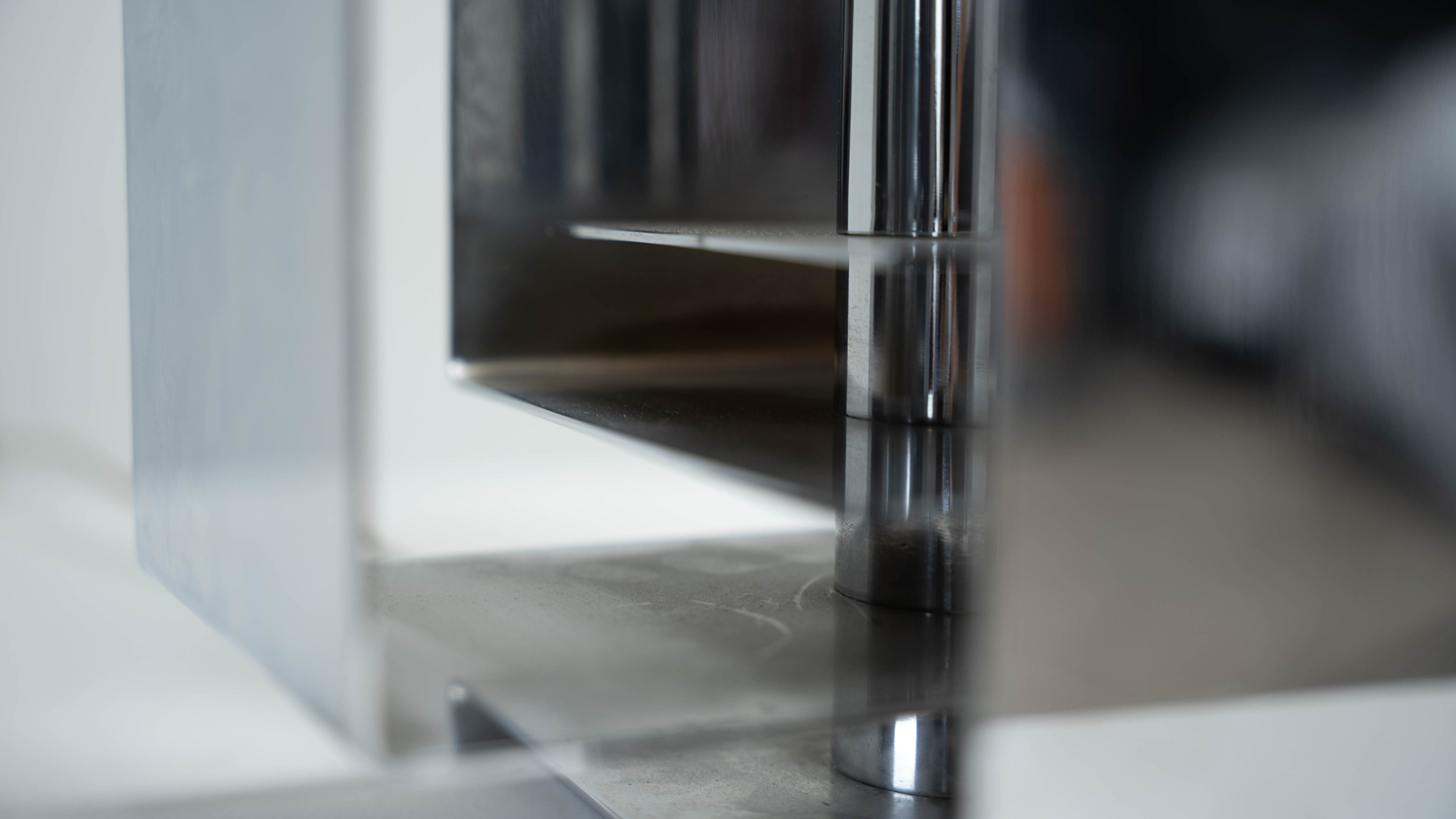 Italian sculptural table lamp