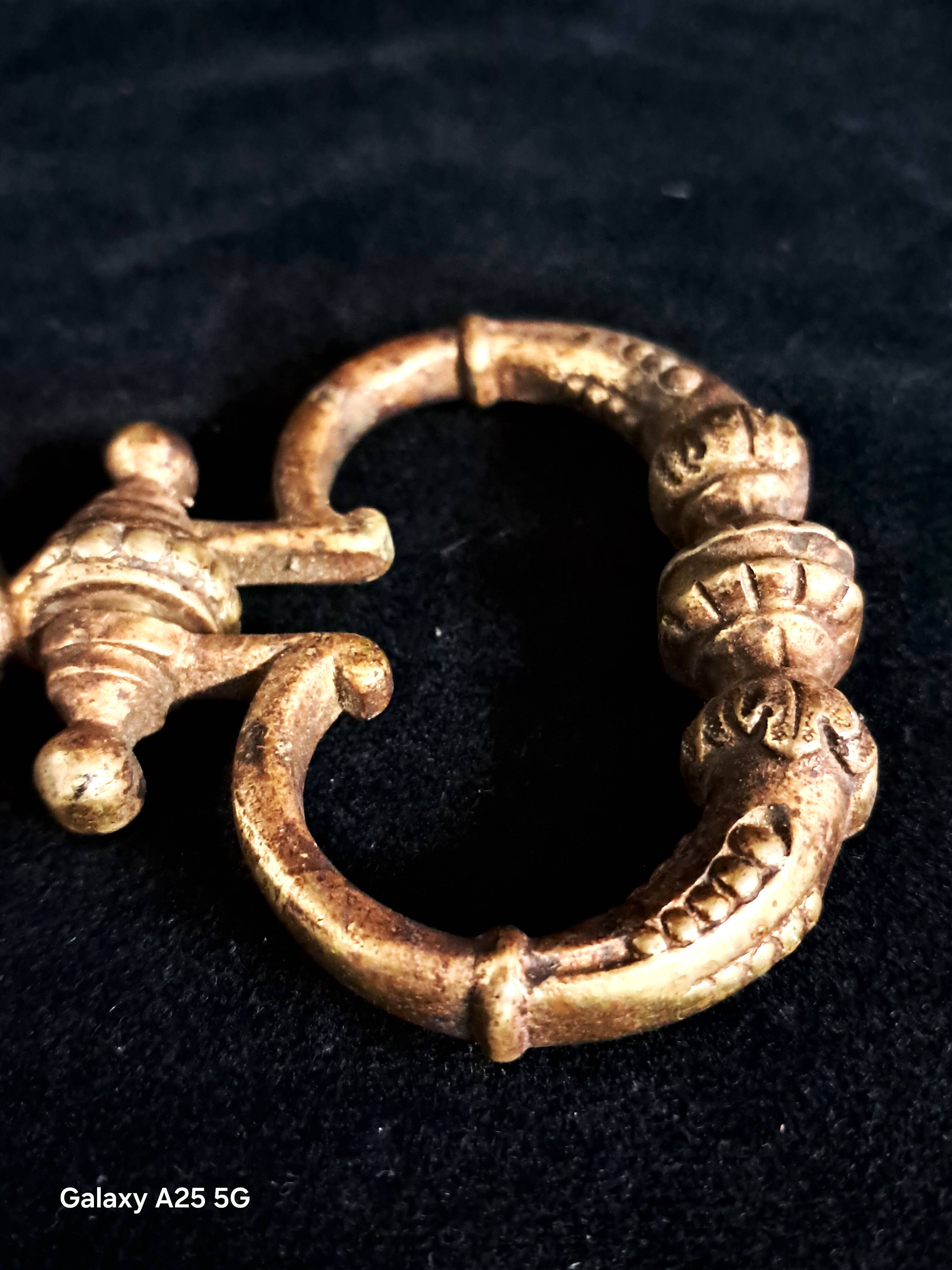 Pair of antique drop handles in gilded bronze.