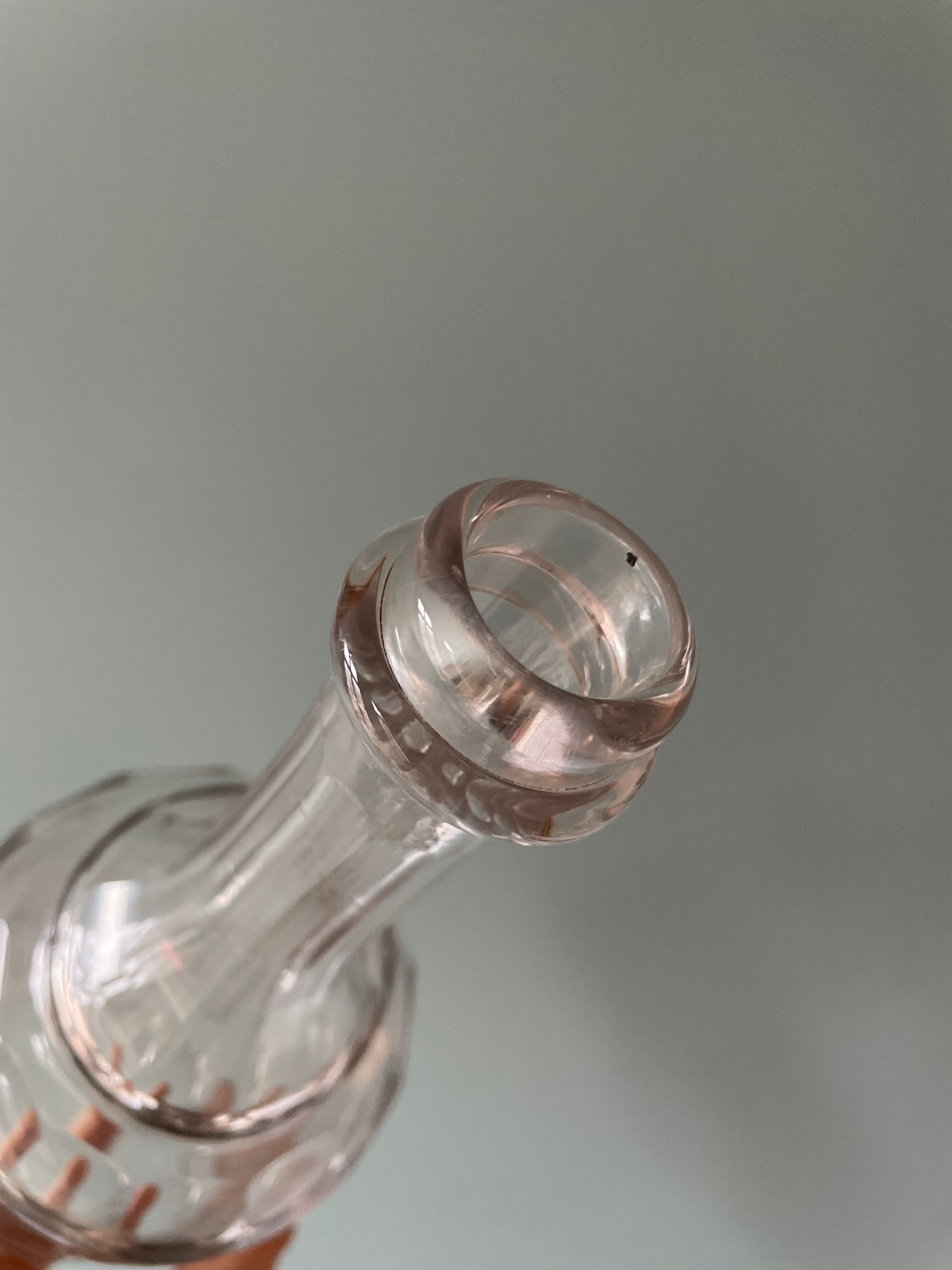 Old decanter nineteenth "Fine-Champagne" in blown glass