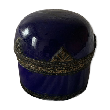 Ceramic pot and bronze blue flower old