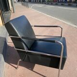 Fauteuil cinéma édition Lammhults en cuir noir et chrome