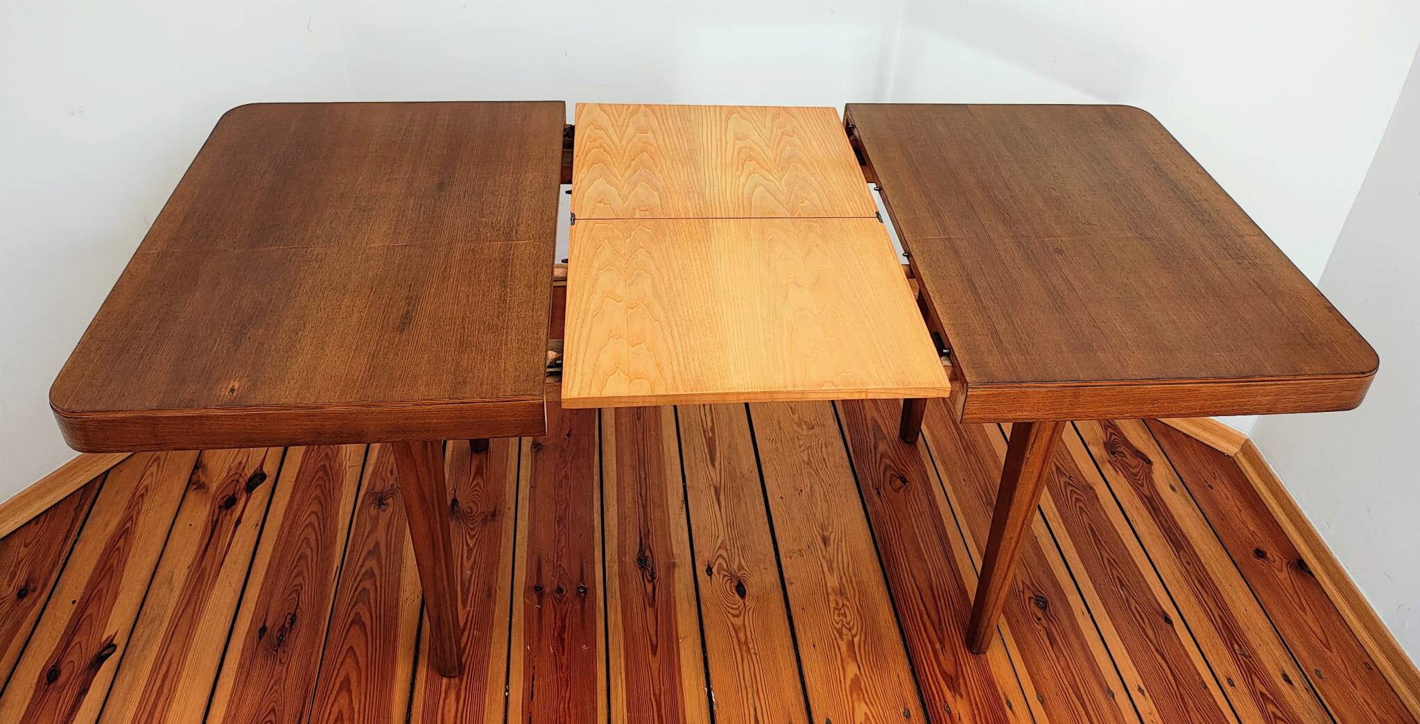 Czechoslovakian Extendable Table by J. Halabala for Jitona, 1960s