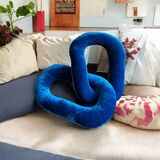 Velvet link cushion